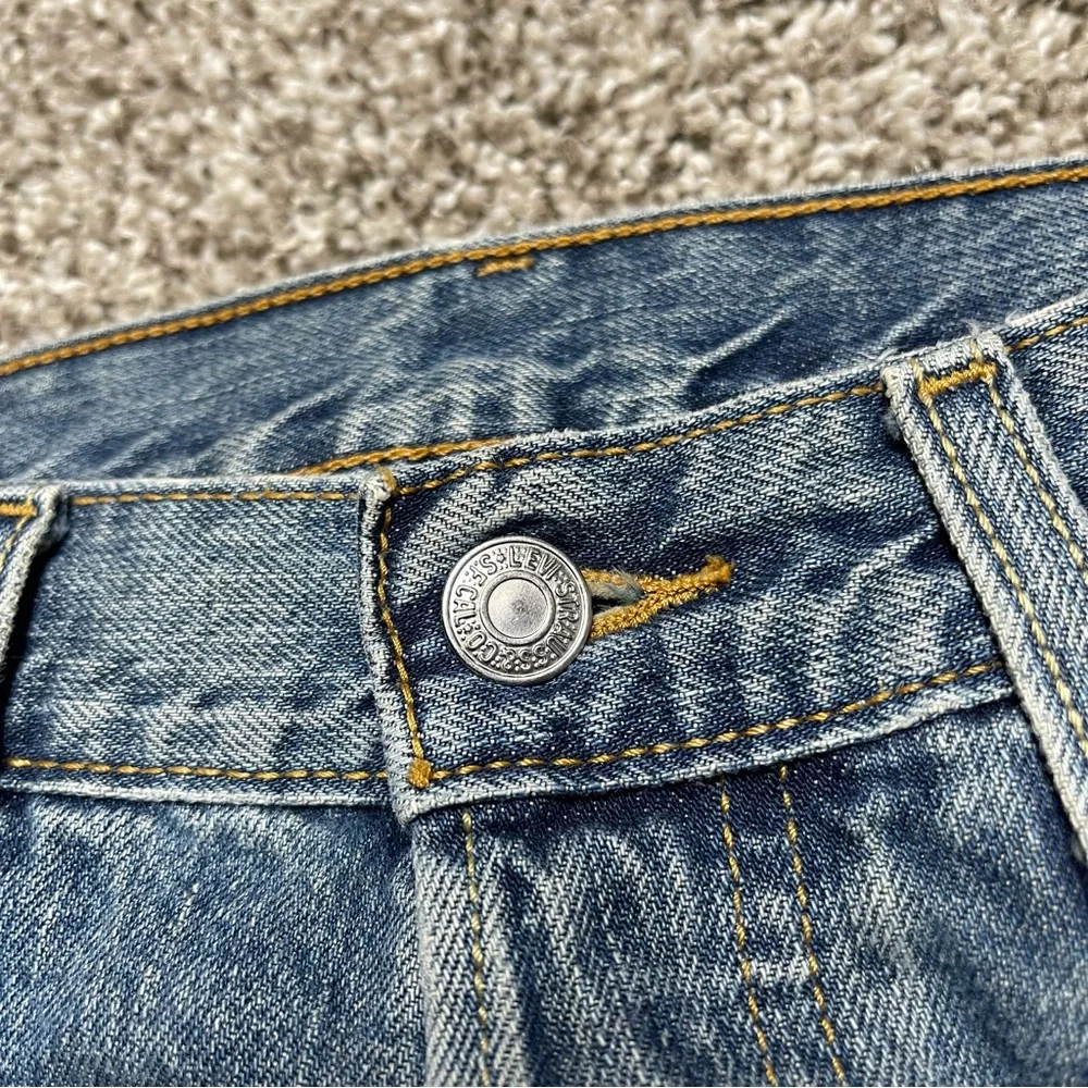 Levi's 501 Original Fit Medium Wash Button Fly Straight Jeans W33 L30